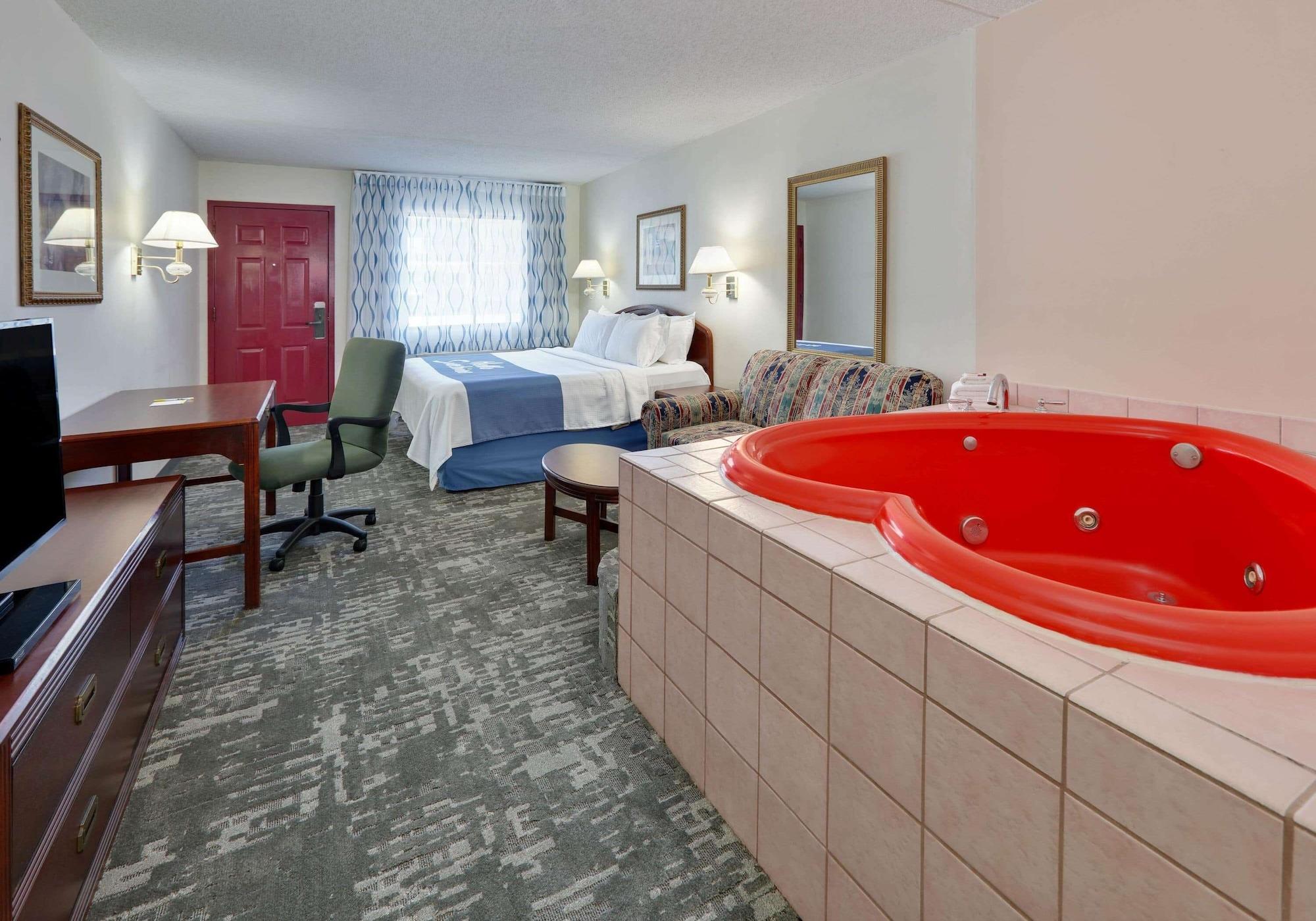 Days Inn & Suites By Wyndham Бентонвилль Экстерьер фото