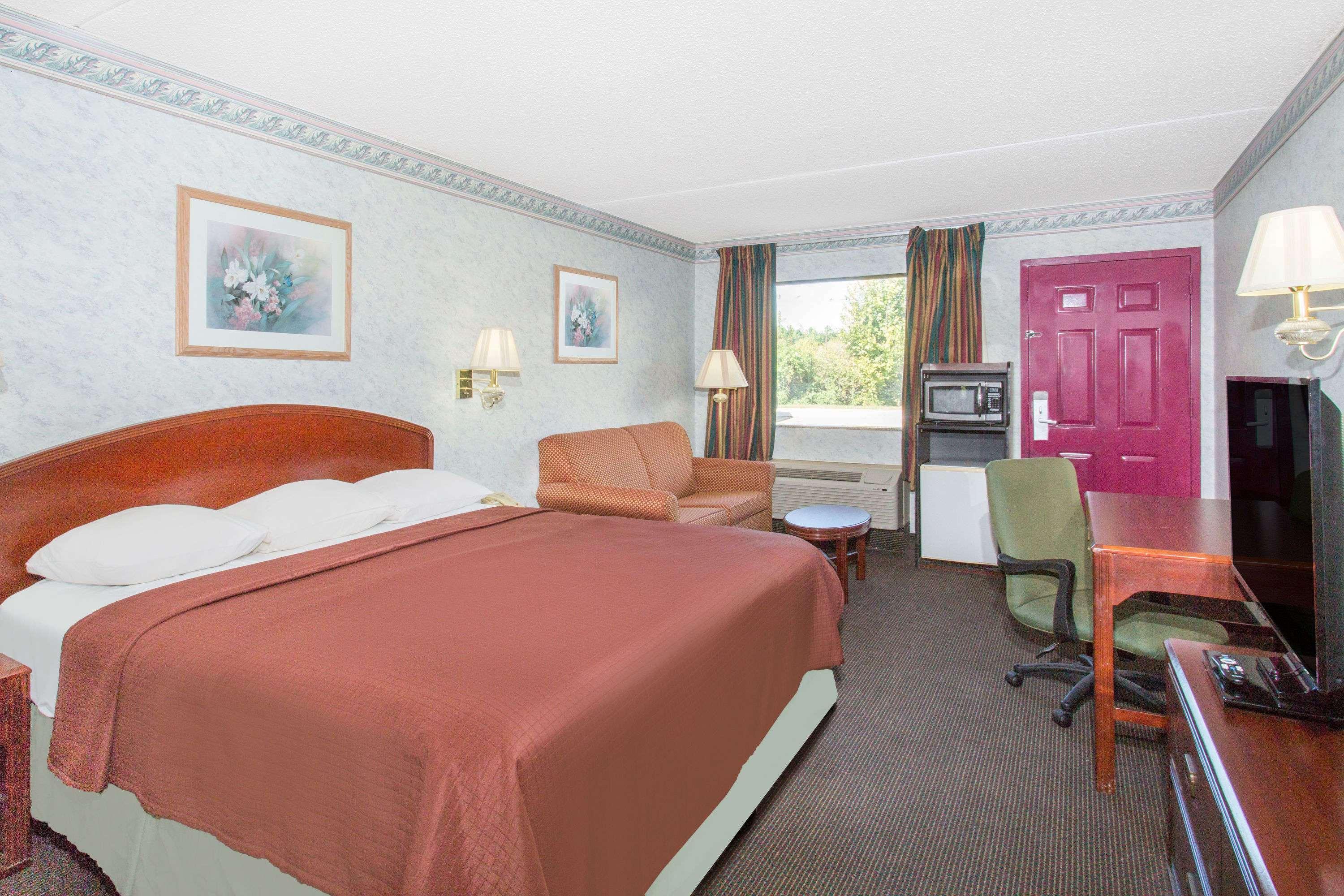 Days Inn & Suites By Wyndham Бентонвилль Экстерьер фото