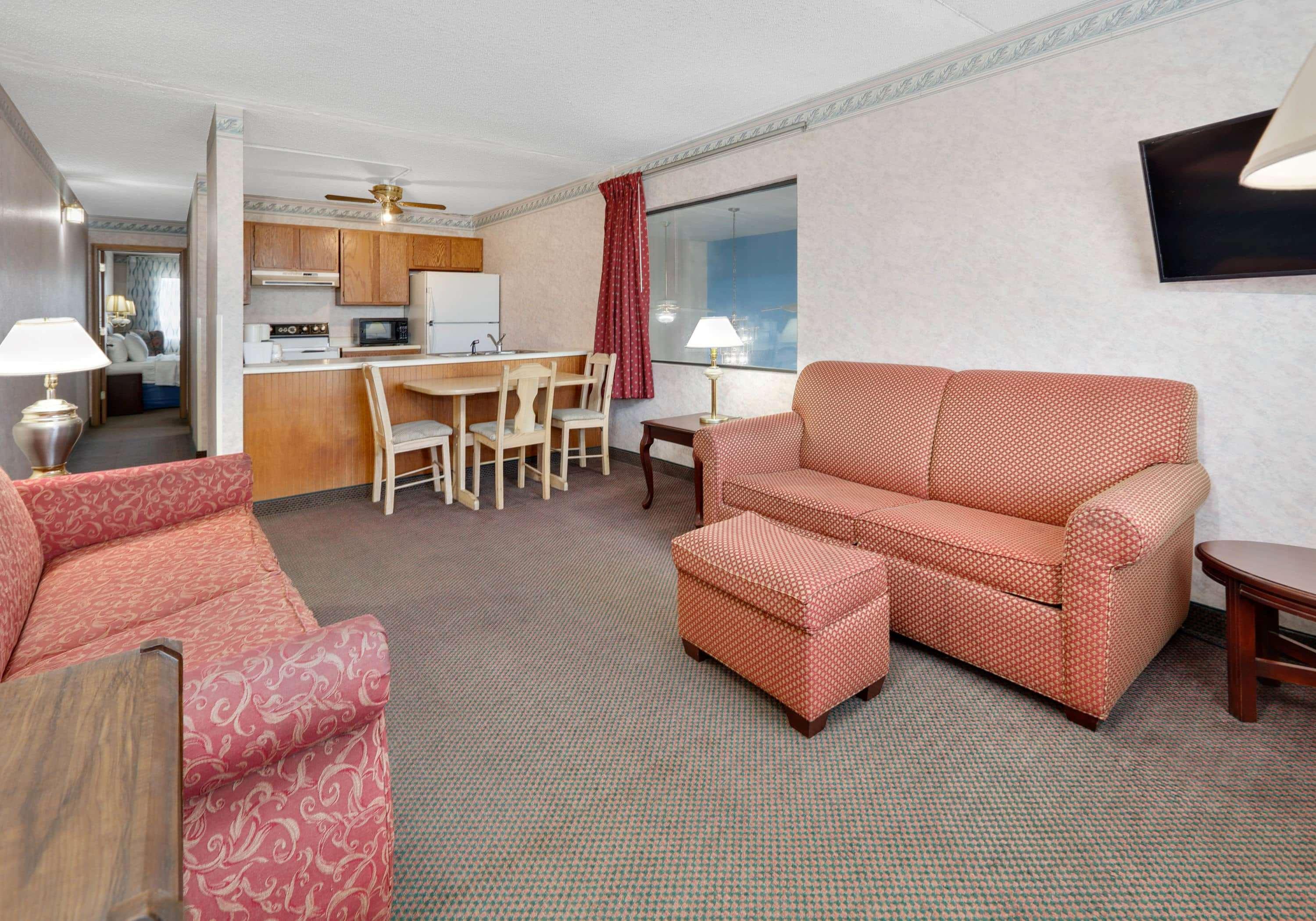 Days Inn & Suites By Wyndham Бентонвилль Экстерьер фото