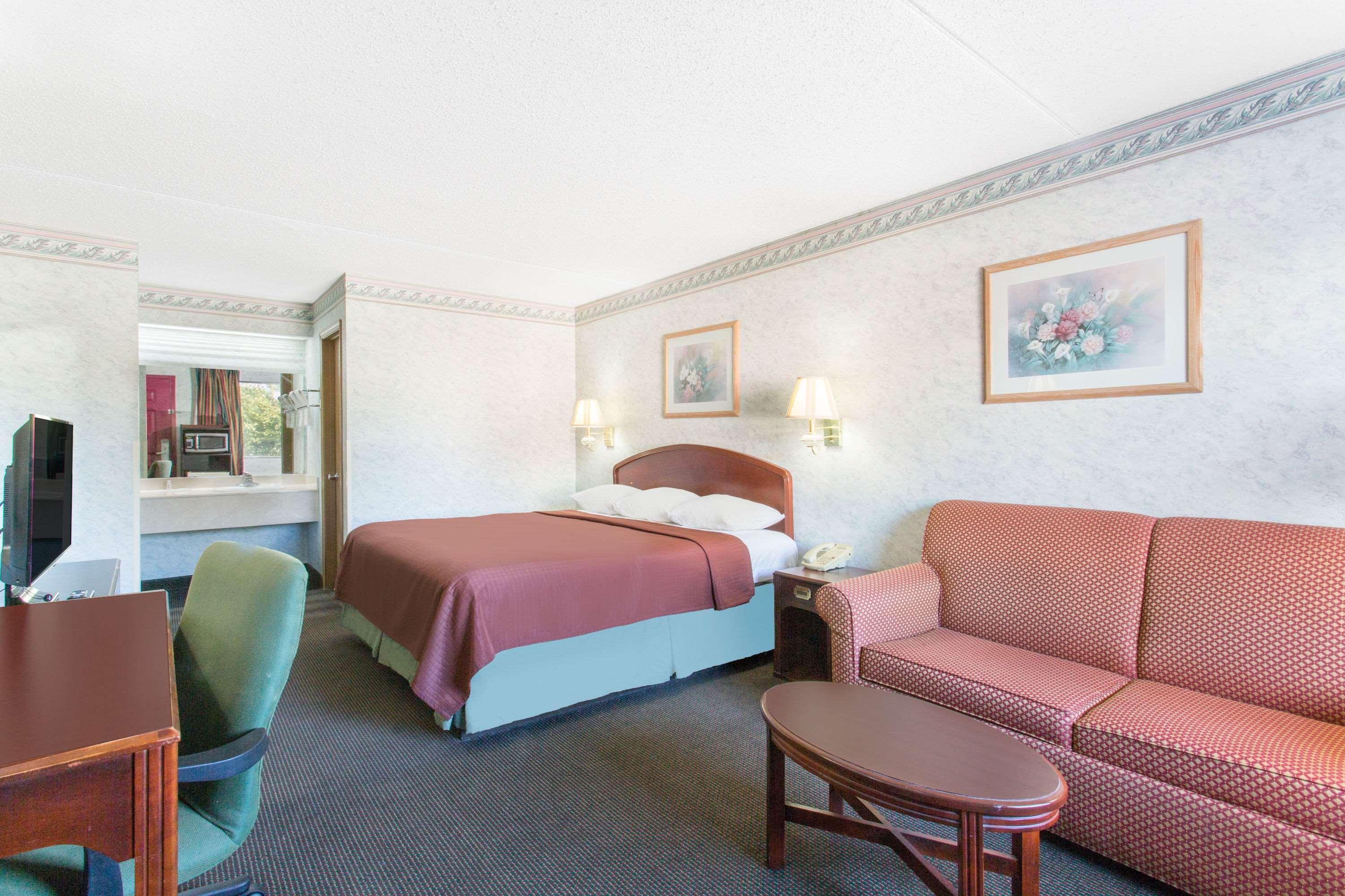 Days Inn & Suites By Wyndham Бентонвилль Экстерьер фото