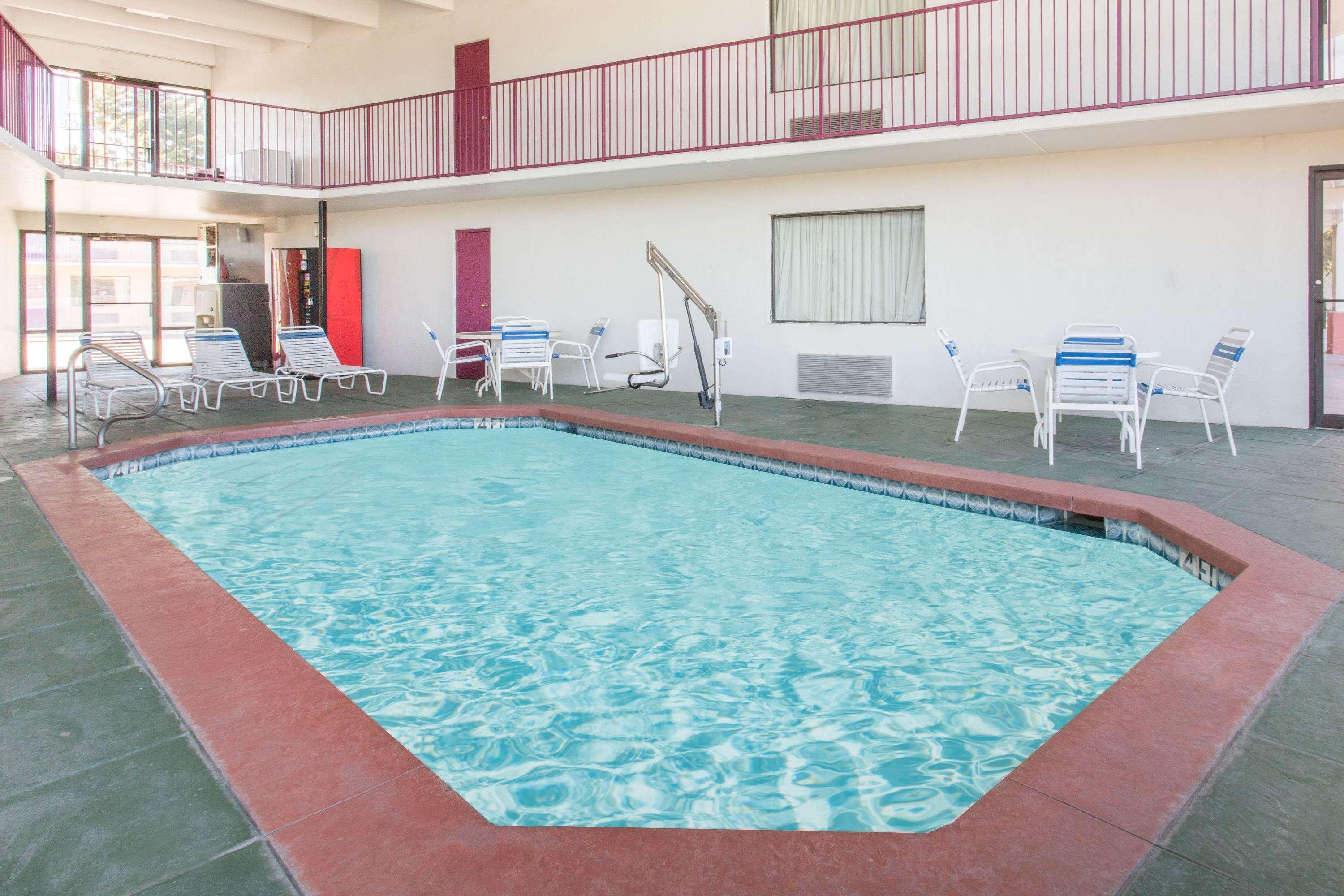 Days Inn & Suites By Wyndham Бентонвилль Экстерьер фото
