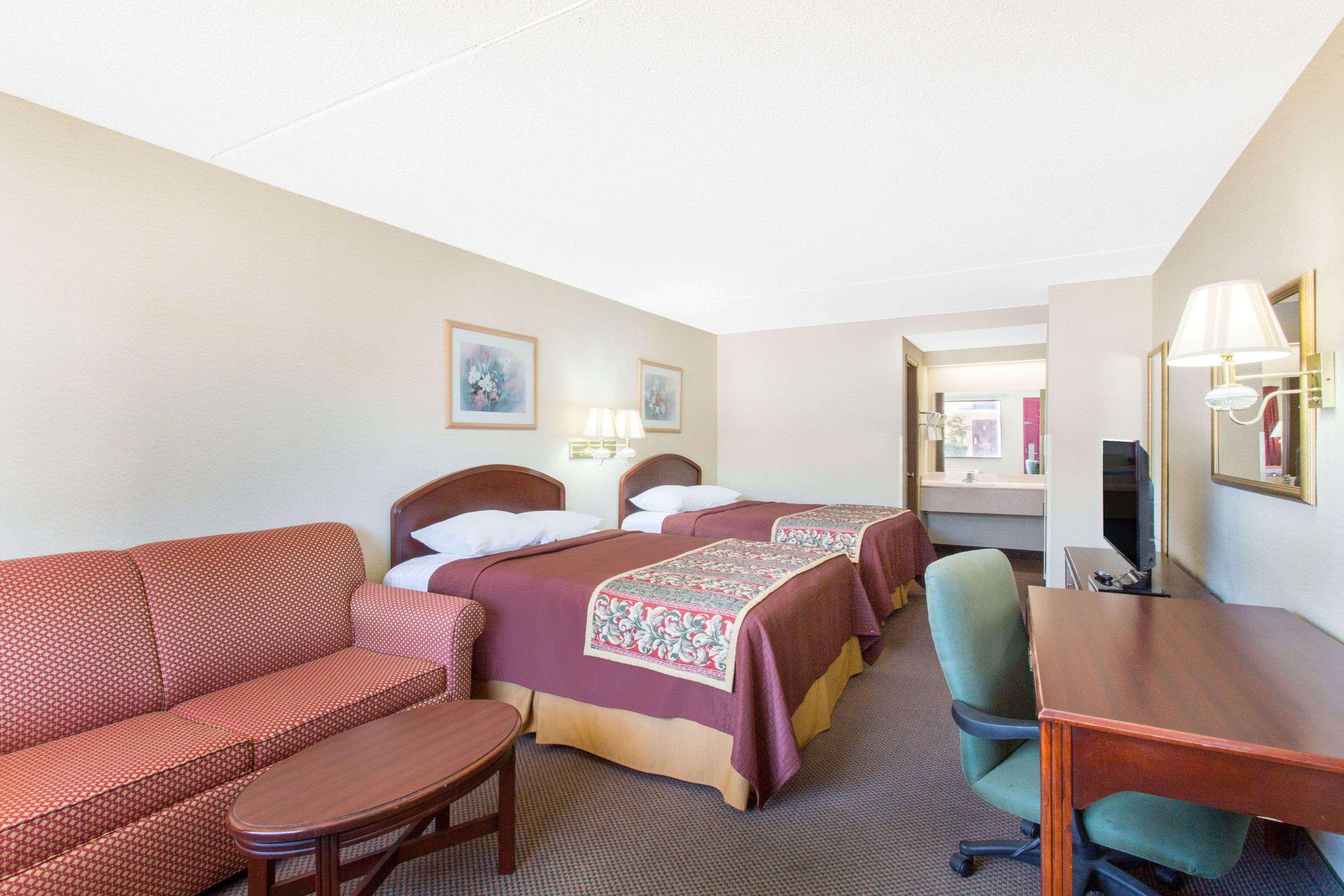 Days Inn & Suites By Wyndham Бентонвилль Экстерьер фото