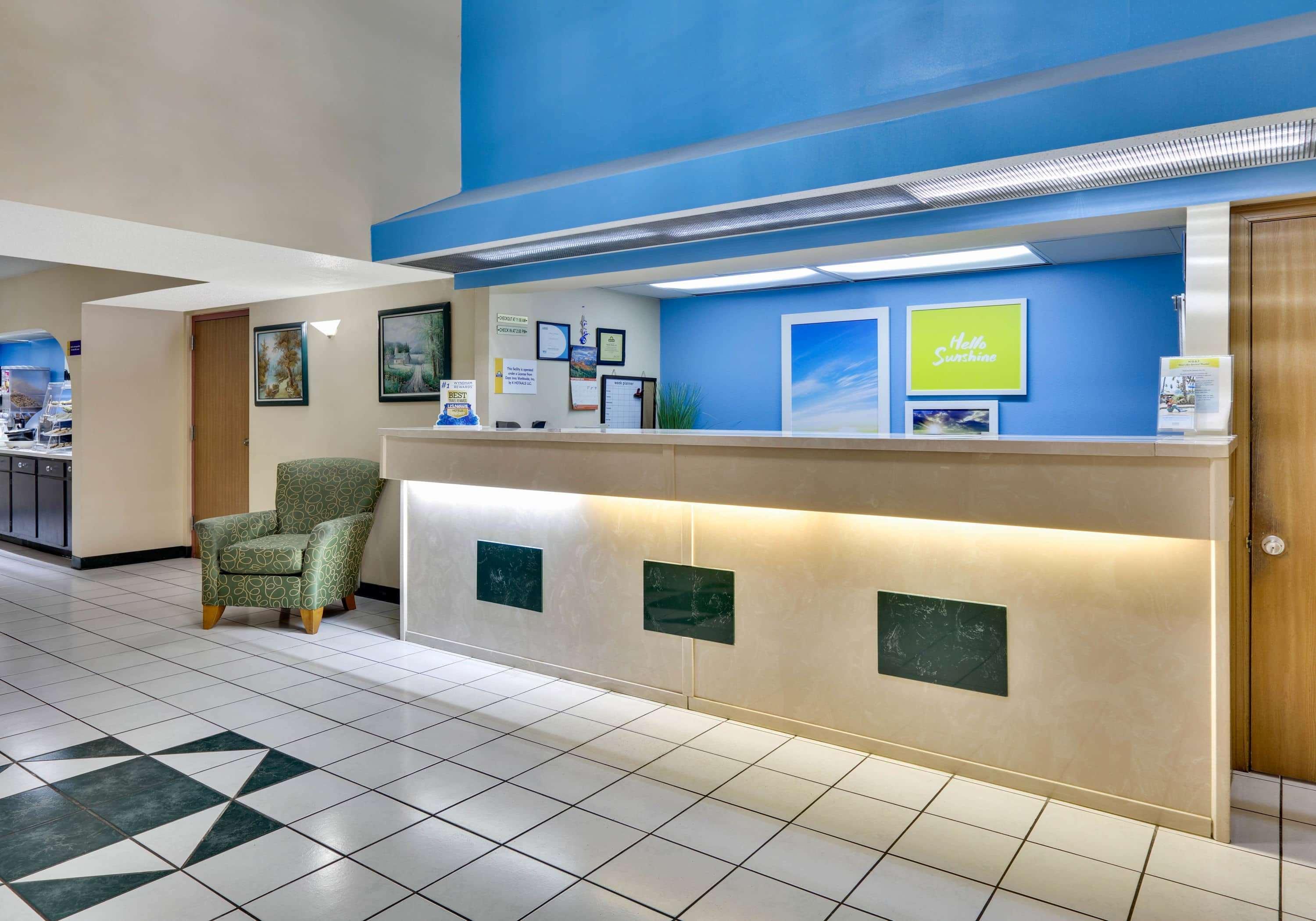 Days Inn & Suites By Wyndham Бентонвилль Экстерьер фото