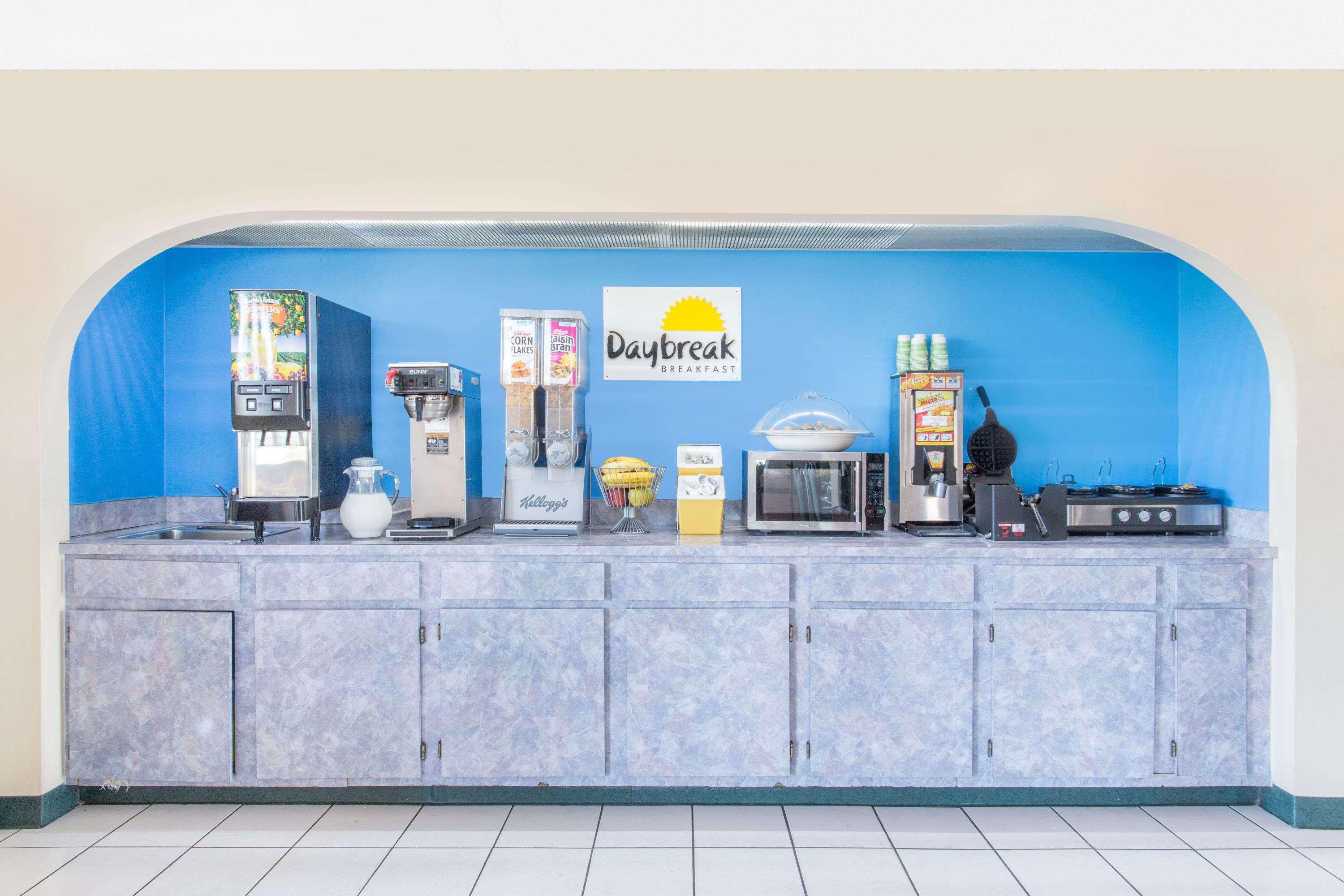 Days Inn & Suites By Wyndham Бентонвилль Экстерьер фото